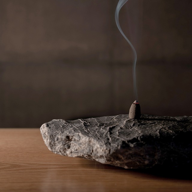 三神 [ 三角香 ] 10粒 / MIKAMI  Incense Cones 10 Cones