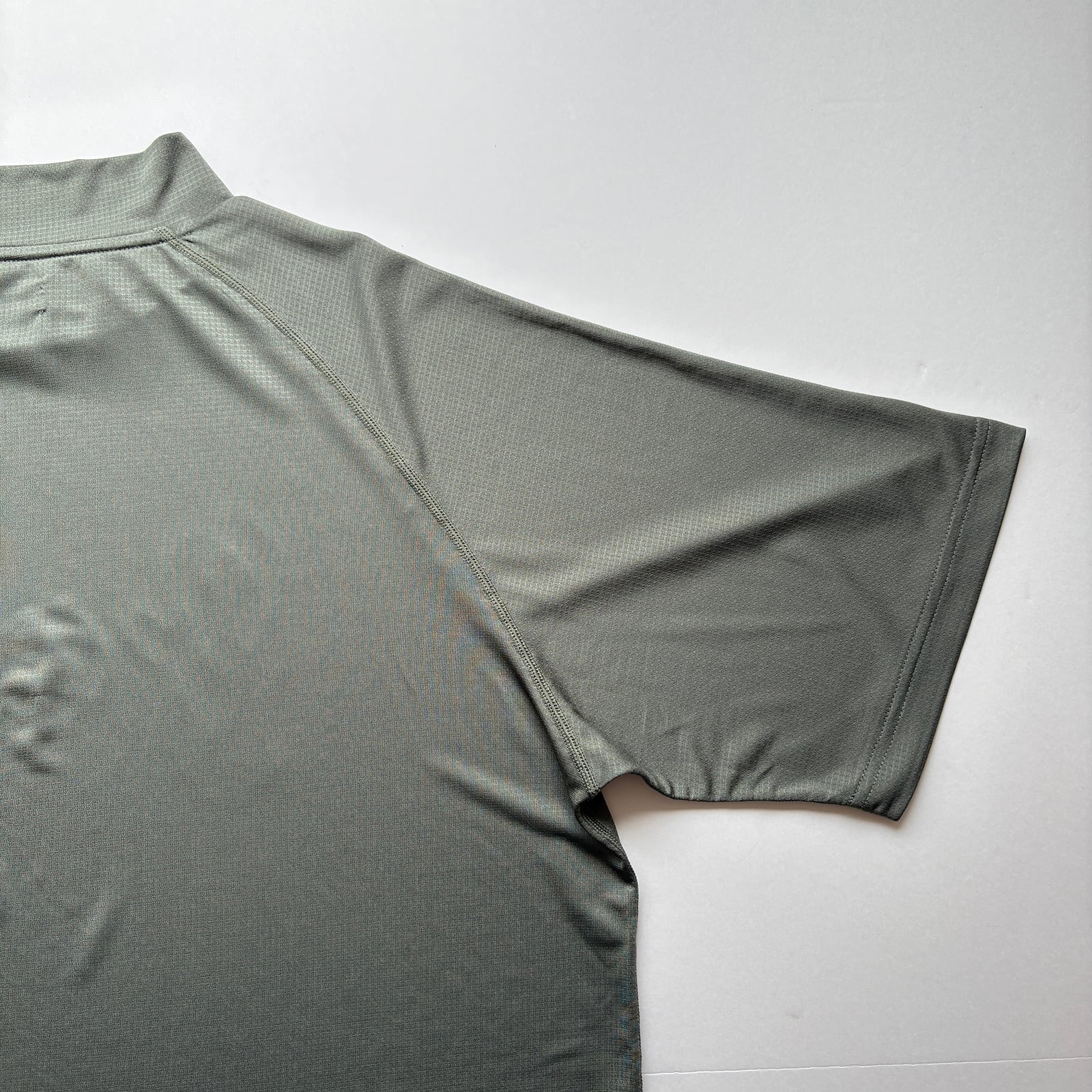 SUPER LIGHT LOGO PRINT MOCK NECK SHIRT -SAGE GREEN- | 8G SHOOT