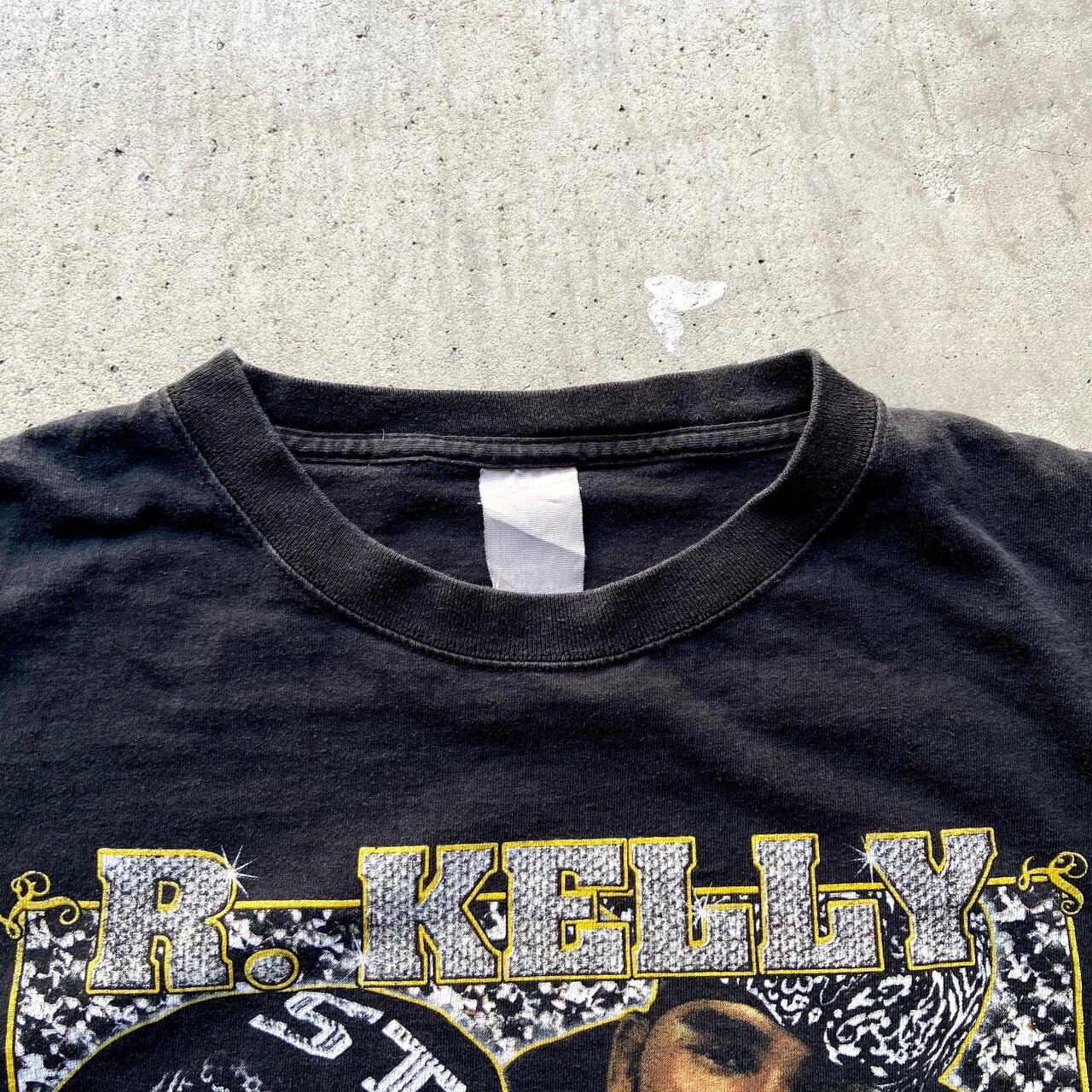 年代 "R.KELLY" DOUBLE UP TOUR  ラップTシャツ メンズXXL相当 古着 R・ケリー KEYSHIA  COLE NE YO J.HOLIDAY バンドTシャツ s ビンテージ ヴィンテージ 両面プリント バックプリント フェードブラック 墨黒