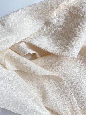 Hand-woven silk scarf in-ei / White