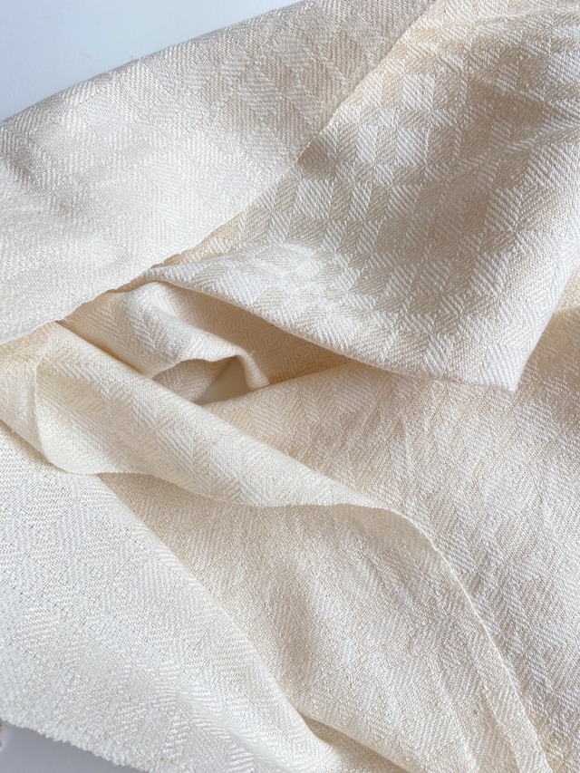 Hand-woven silk scarf in-ei / White