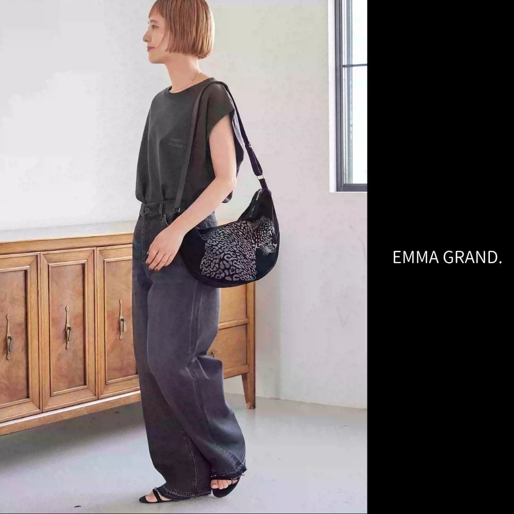静寂の闇に潜む黒豹のアートショルダーバッグE00656 | EMMA GRAND