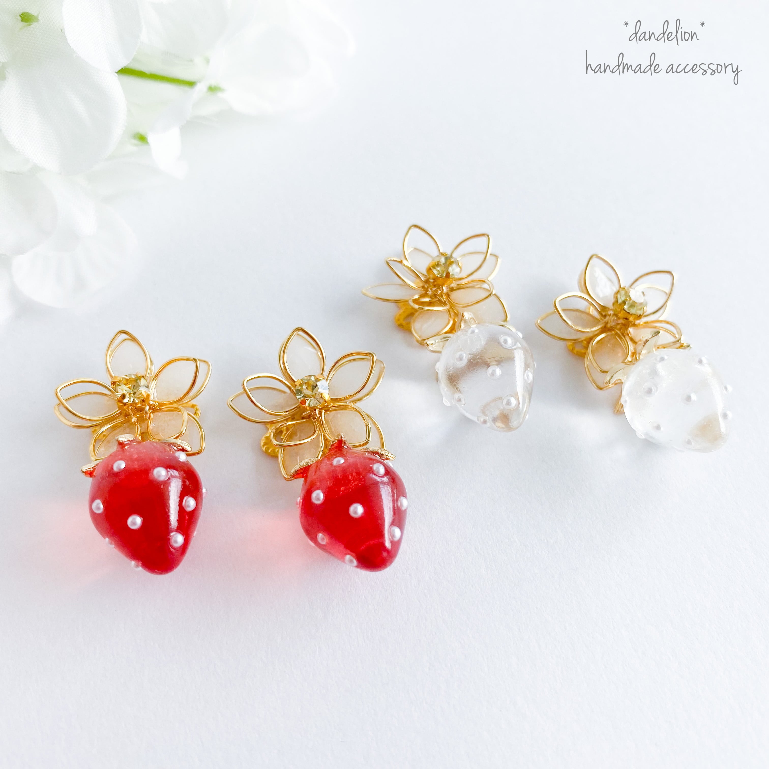 選べる♡ジューシーいちご花ピアス/イヤリング *dandelion* ガラスドームやハーバリウムの大人可愛いハンドメイドピアス