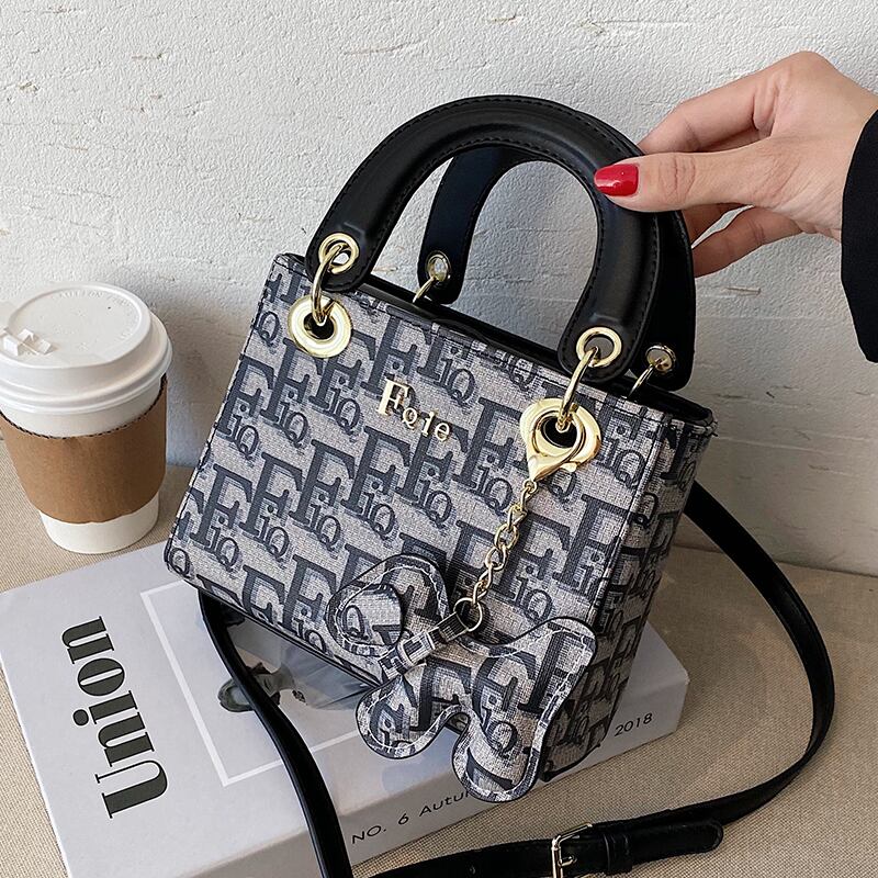 シンプルなスモールバッグ2020人気の新しいトレンディなファッションオールマッチワンショルダーメッセンジャーバッグネットセレブリティエインエアポータブルダイアナバッグ Tiancai_Wing_Bag13877603102