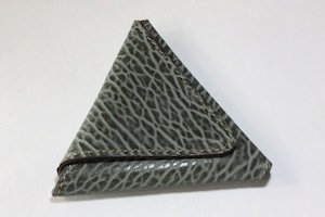 一枚革で作った三角形のコインケース