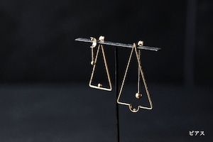 線と三角のピアス（gold）