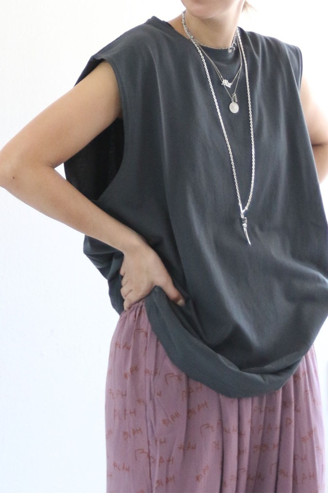 スリーブレストップ/ SLEEVELESS TOP (26S32012K）