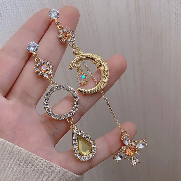 Twice モモ 真似アクセ 韓国 アイドル イヤリング イエベ 向け K Pop 月モチーフ ストーン ビジュー 小顔効果 大人女子 お揃い プレゼント 可愛い チェーンイヤリング ゴールド Lamitte Deco トレンド 韓国ファッション ショップ Base店