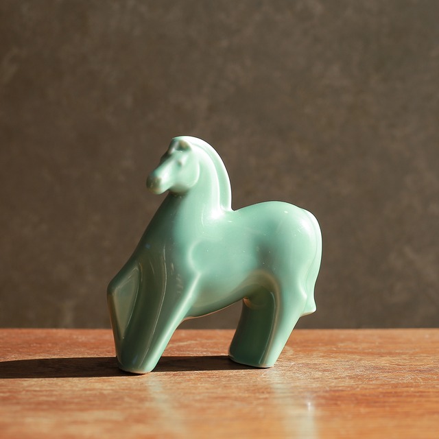 グリーンが美しい、磁器の馬（親）