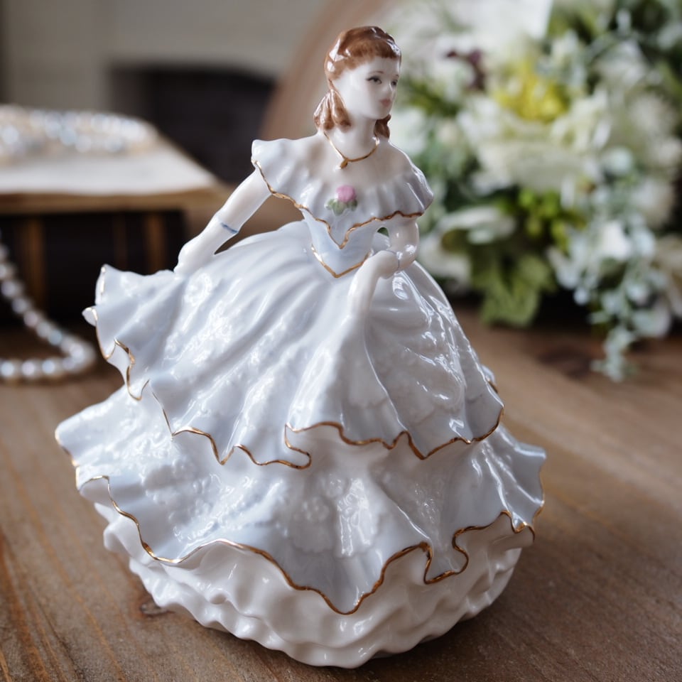 英国ロイヤルウースター Lady Sophie フィギュリン 限定品 英国ロイヤルウースター Lady Sophie フィギュリン 限定品 - メルカリ