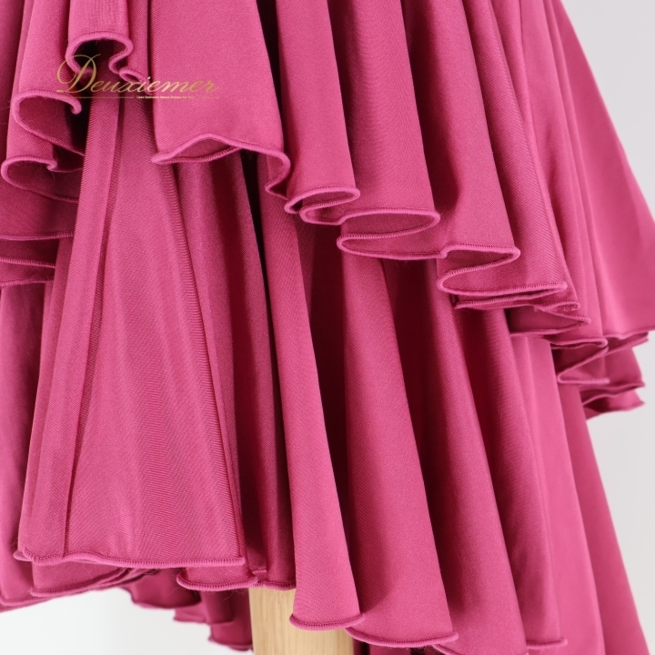 社交ダンス 衣装 チャコット Chacott ツーピース セットアップ ラテン 無地 軽い 薄い 伸縮 ストレッチ 綺麗 パーティ 発表会 ピンク系 トップス スカート ラテン衣装 エレガント フェミニン ダンスパフォーマンス オシャレ フリル デザイン レディース おしゃれ 可愛い パーティーコスチューム セットアップスタイル