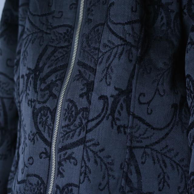 "reversible” poison-color and black paisley pattern zip-up jacket