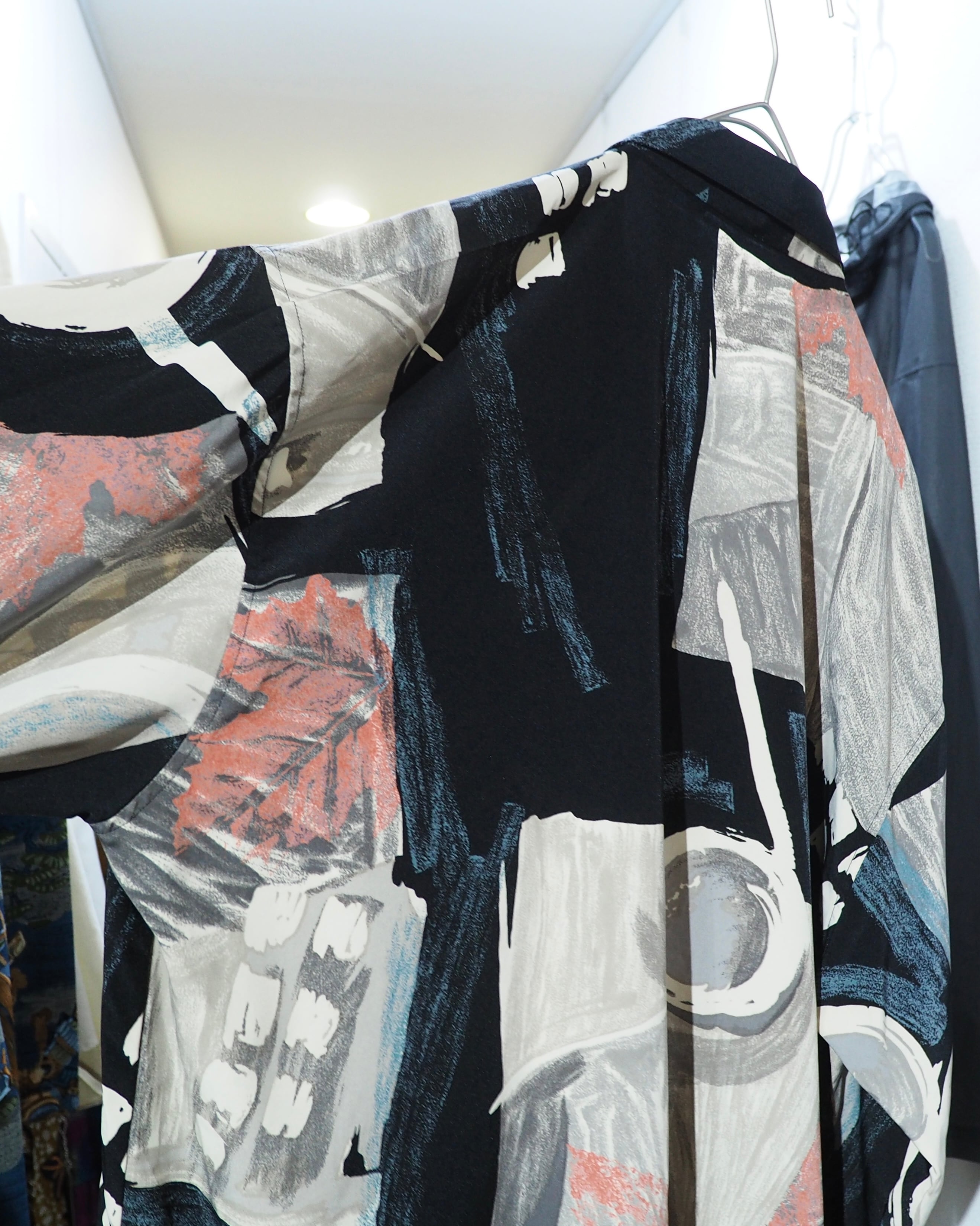 1990s Beautiful abstract Art painting vintage Drape loose shirt