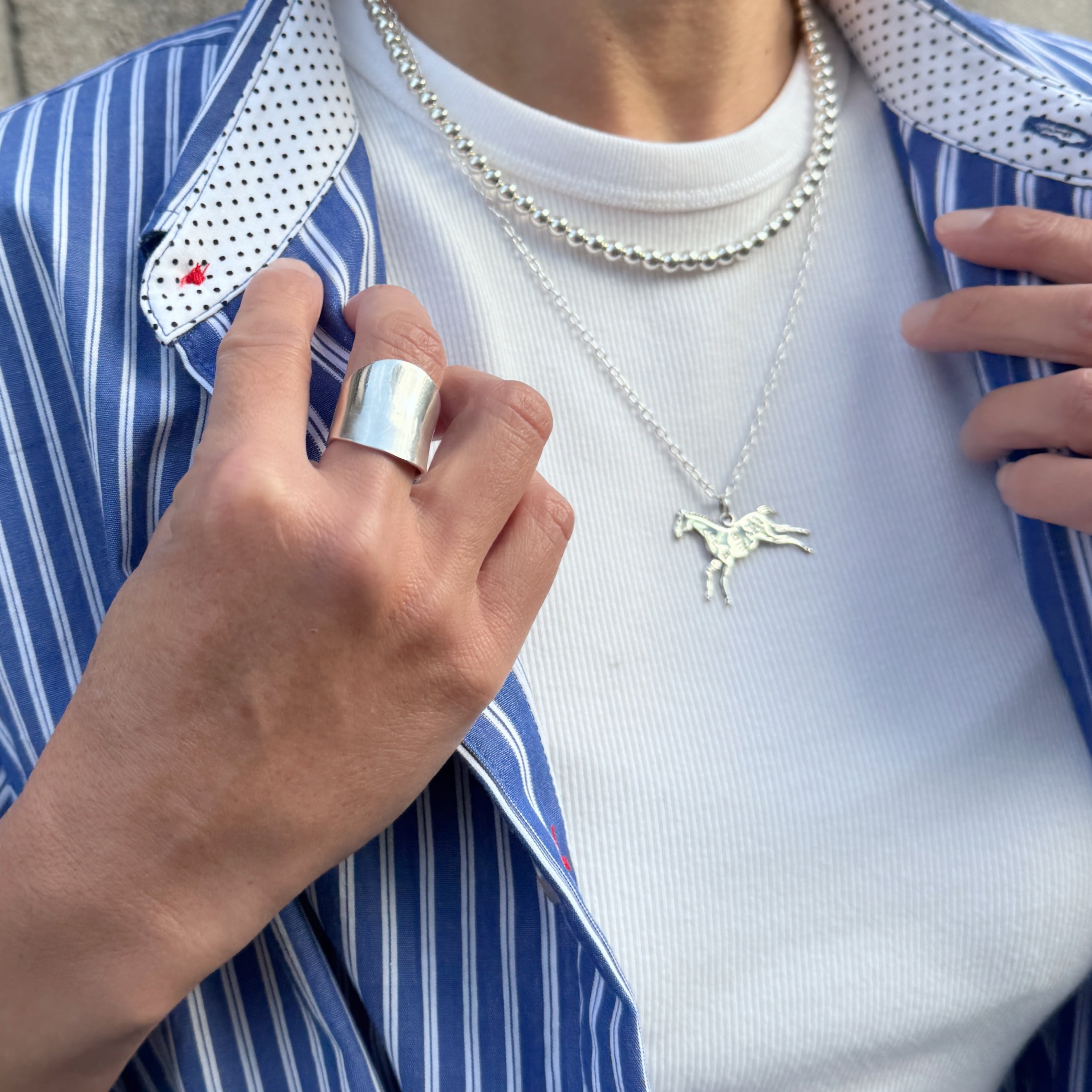 駆け抜ける馬 ペンダントトップ／ネックレス ホース 馬 蹄鉄 ホース