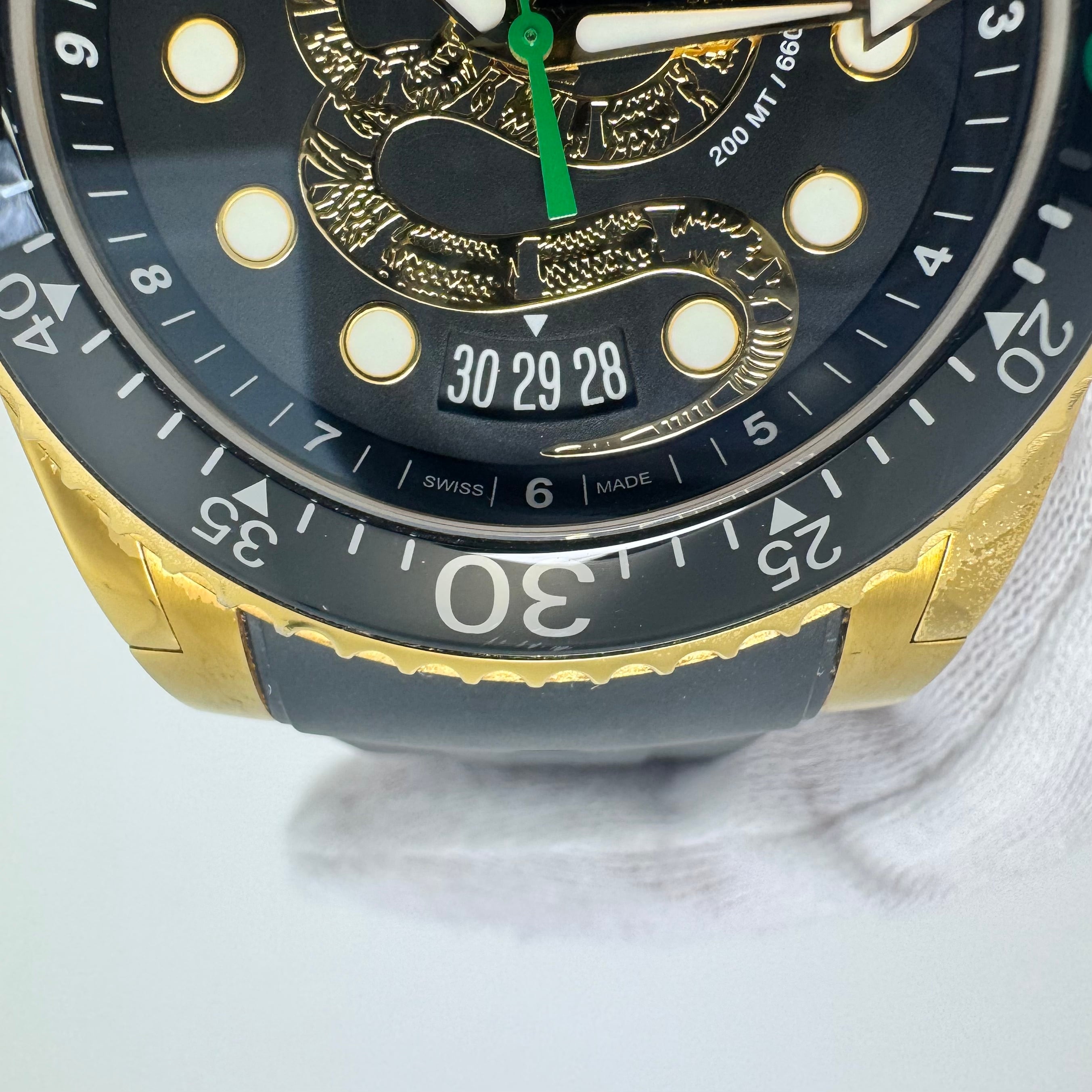 腕時計 メンズ グッチ GUCCI ダイブ YA136219 136.2 キングスネーク 蛇