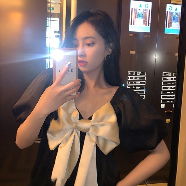 オフショルダートップス  レディース 送料無料 ボリュームフリルトップス サテン シルクタッチ トップス シャツ ブラウス オフショルダー リボン フリルトップス ボートネックフリル 半袖 ボリューム袖 フレアスリーブ バルーンスリーブ オフショルダー フレア シフォン フリル 大人可愛い きれいめ 上品 レトロ 大人女子 こなれ感 ラフ キュート ガーリー ルーズ エレガント 抜け感 白 ホワイト ピンク 体型カバー 二の腕カバー インスタ映え 春夏 デイリー お出かけ 二次会 トレンド