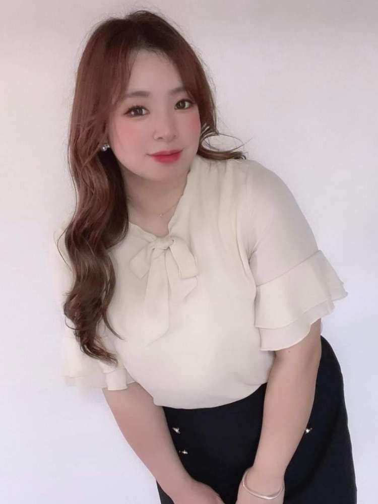 優雅な雰囲気漂う フレア袖 ボウタイブラウス フレアスリーブ オフィスカジュアル きれいめ フェミニン かわいい 大きいサイズ 韓国 CH4126