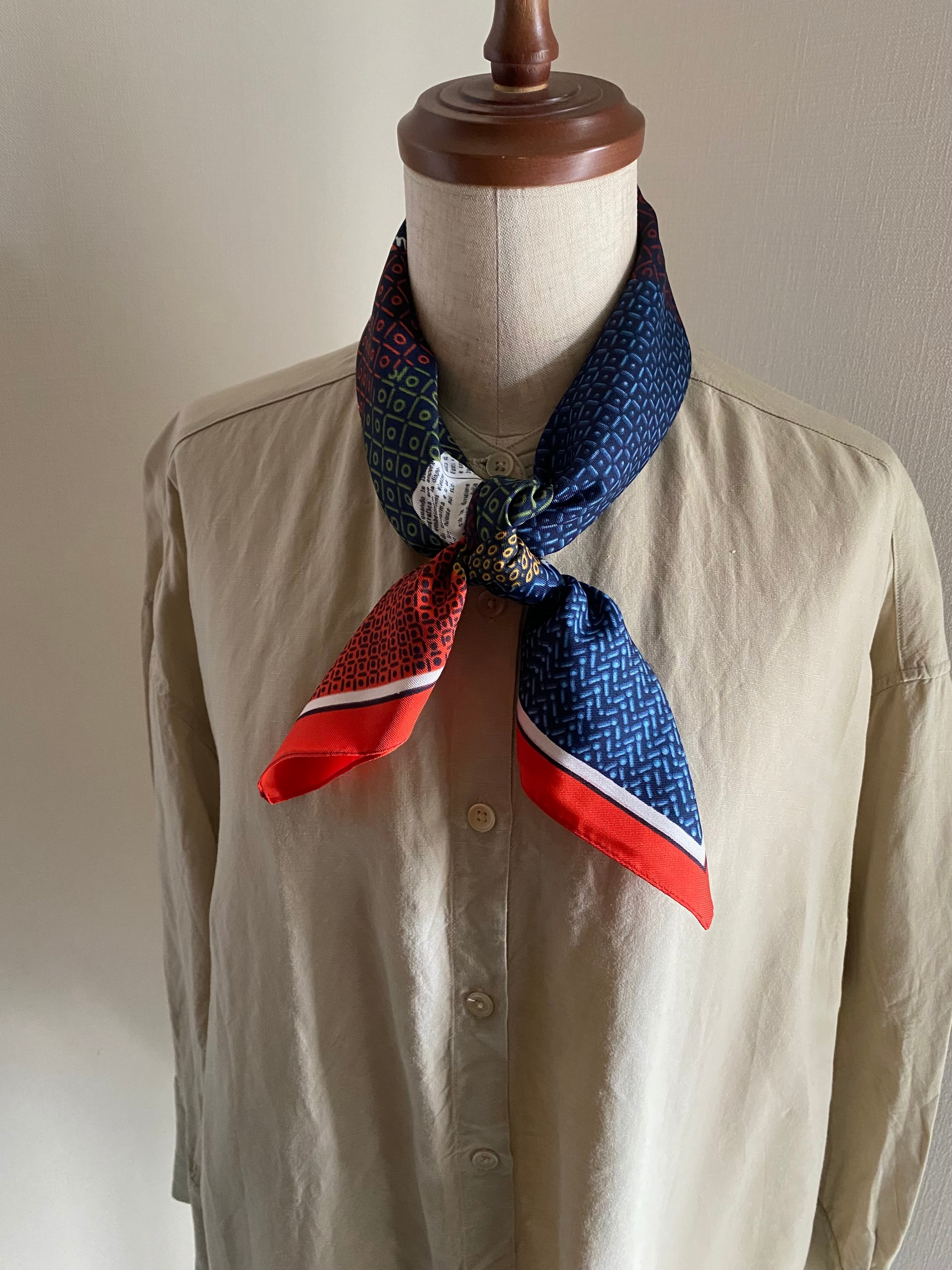 イタリア製：コラージュデザインの ヴィンテージ・スカーフ The VINTAGE by whoopie roux