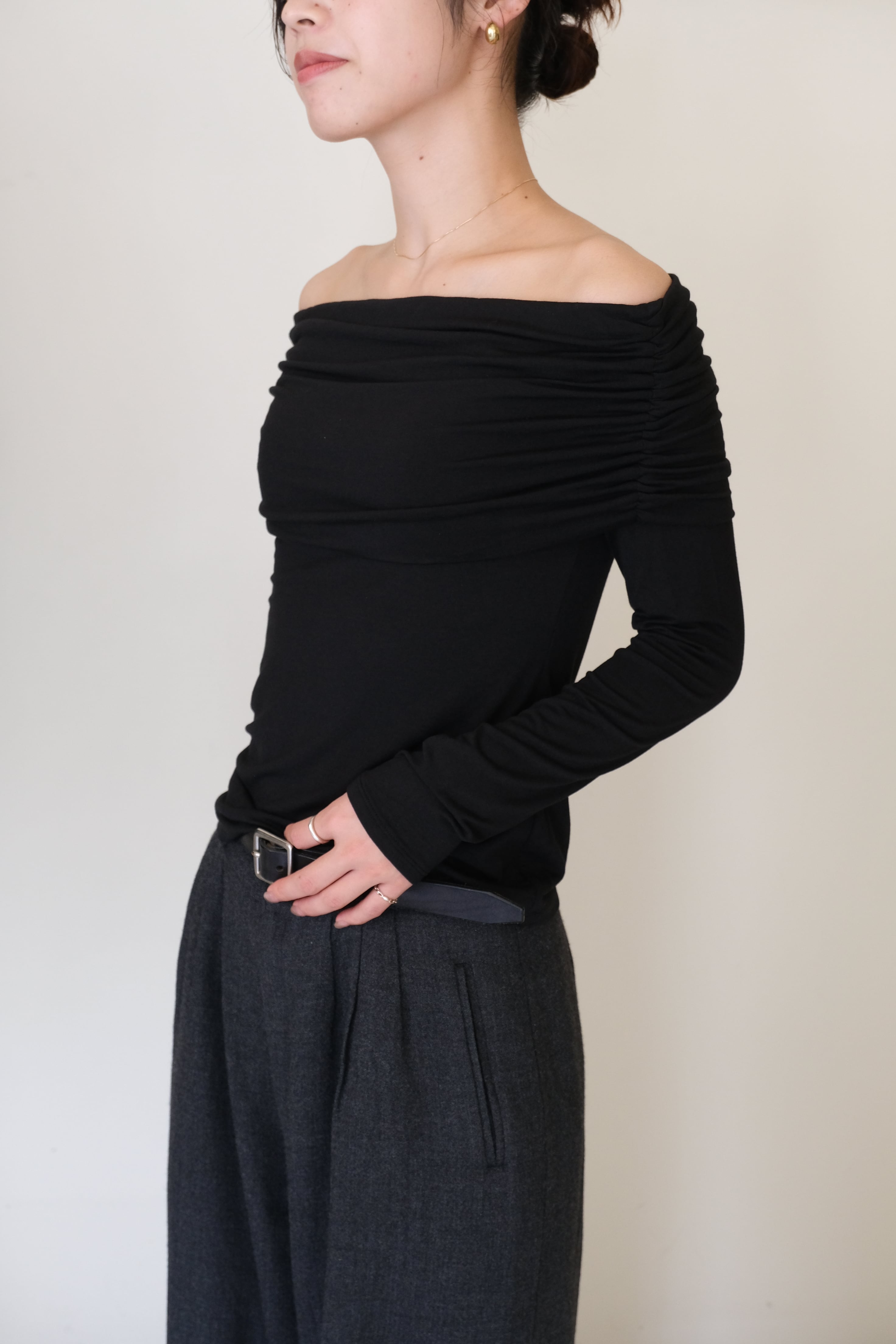 【 determ; 】Off-Shoulder Top(black)