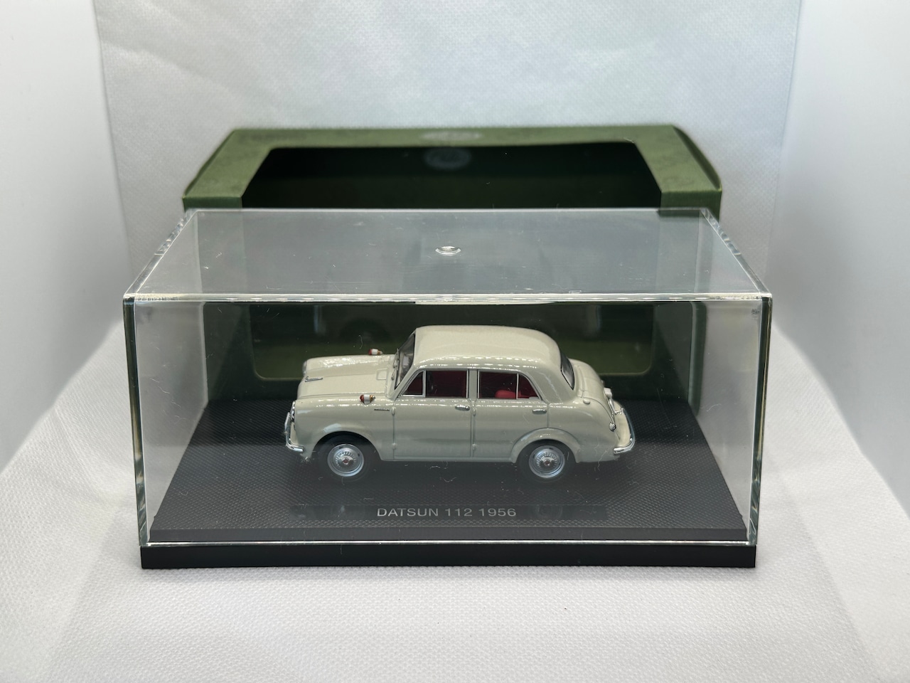 【エブロ】 1/43  ダットサン 112 1956  (アイボリー) 買取品