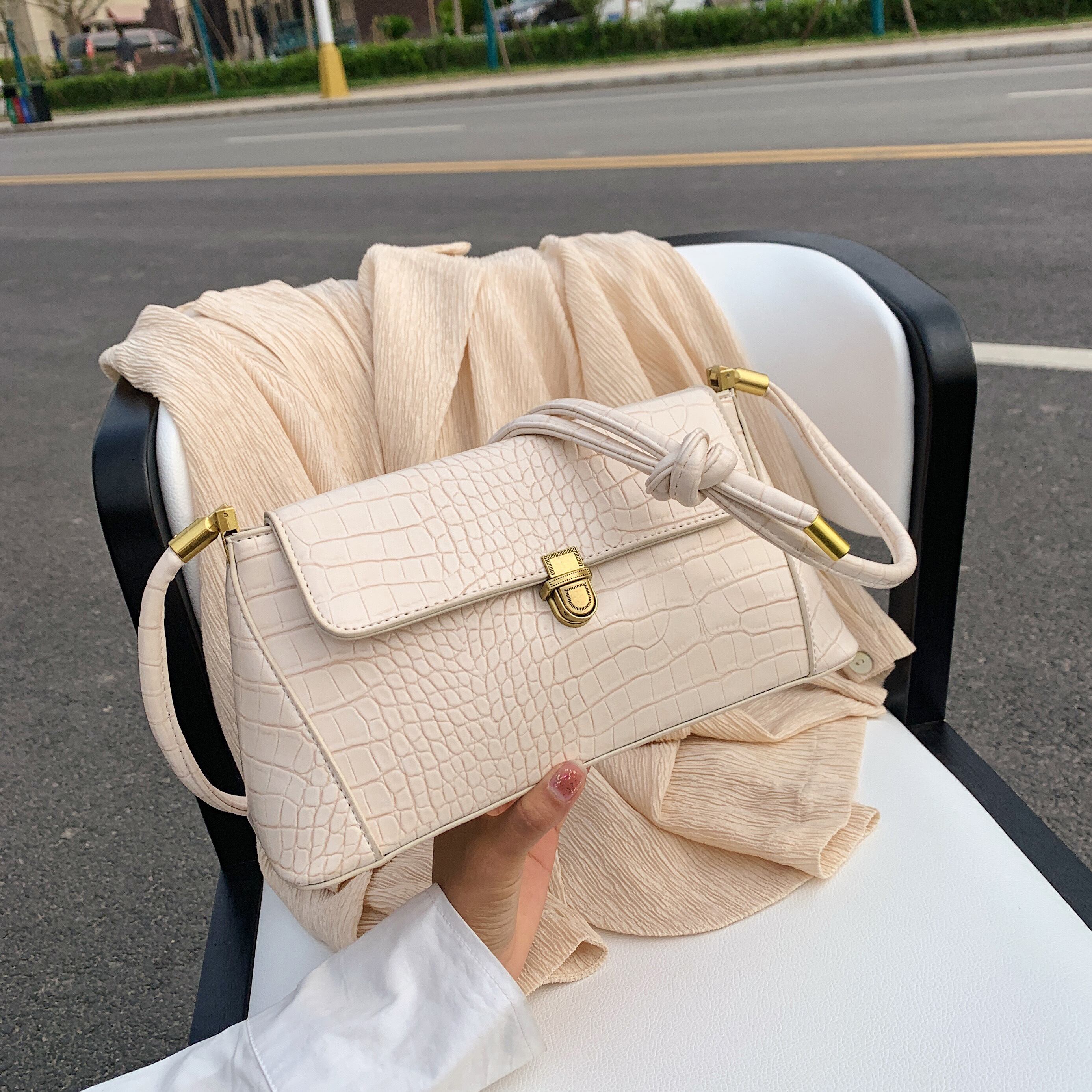 新しい小さなバッグ女性バッグ2020人気の新しい流行のファッションネット赤シングルショルダー脇の下バッグレディースクロスボディバッグ Tiancai_Wing_Bag9925408