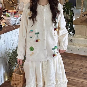 デザイン刺繍ニットベスト ・8928 デザイン刺繍ニットベスト ・8928