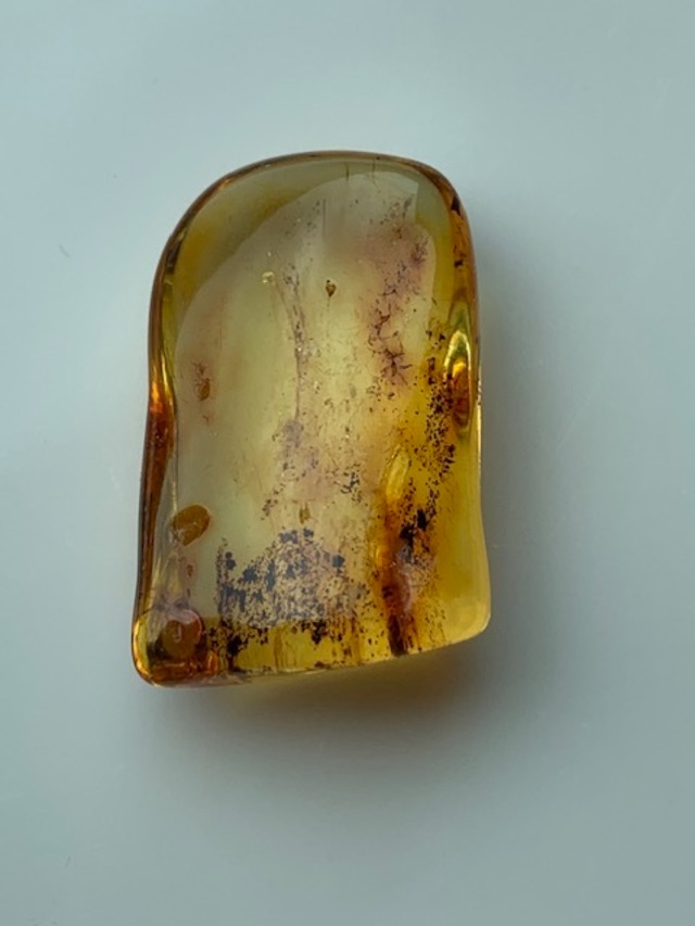 バルティックアンバー　　リトアニア　原石　～太陽のしずく～