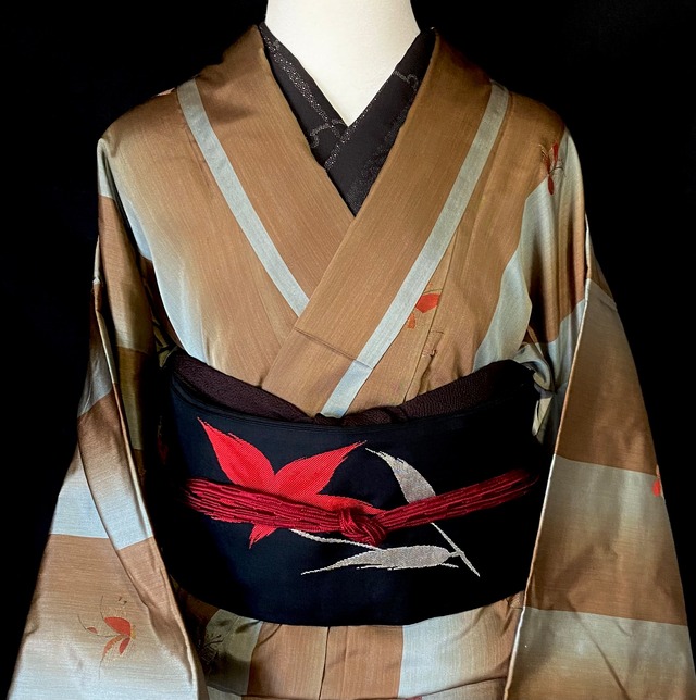 トールサイズ 縞に蝶の米沢紬〉SALE ブルーグレー 茶 暈し 織り出し 美 