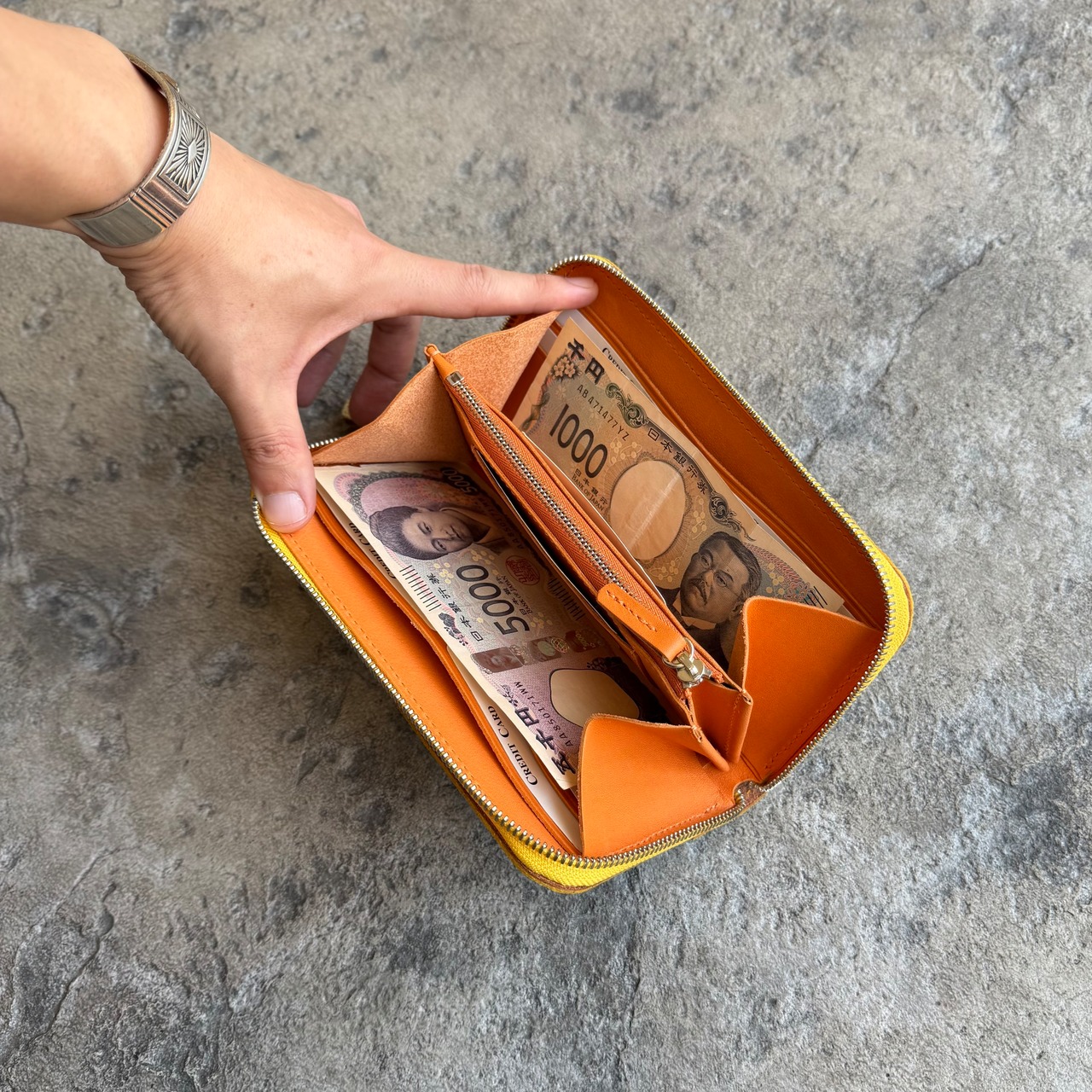 【限定商品】ウォレット ラウンドジップ4 エレファント(マスタード)