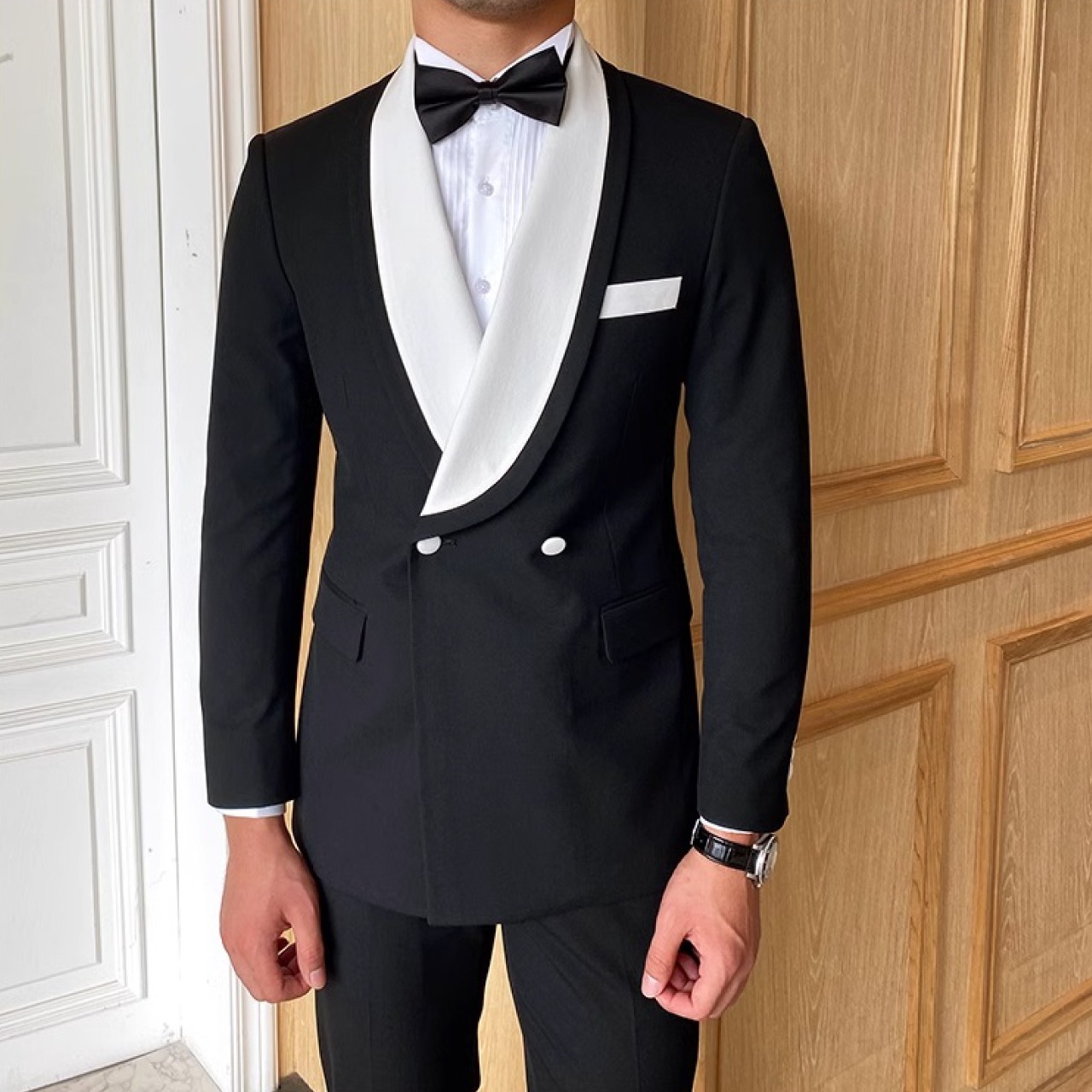 オフィスやパーティー、カジュアルな外出まで、様々なシーンで活躍する一着　SU005