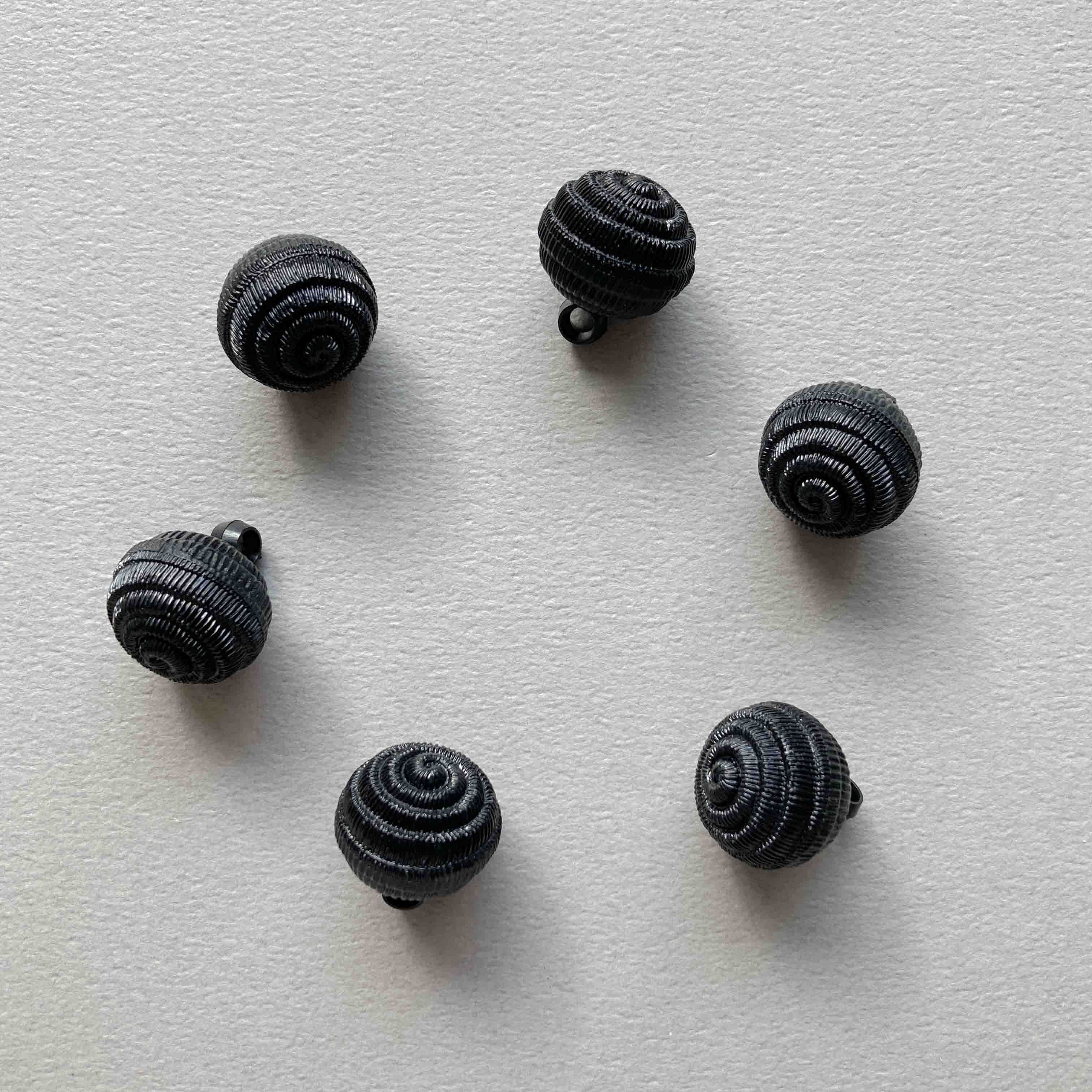 再入荷〉立体渦巻きボタン | Dua-アクセサリーパーツショップ