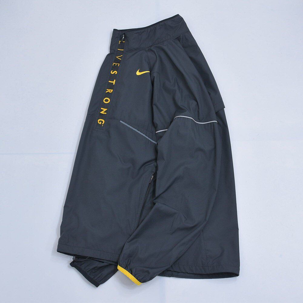 90’s NIKE × LIVESTRONG ナイロンジャケット　ハーフジップ NIKE ビッグサイズ ヴィンテージ 90年代後期〜 ハーフジップ