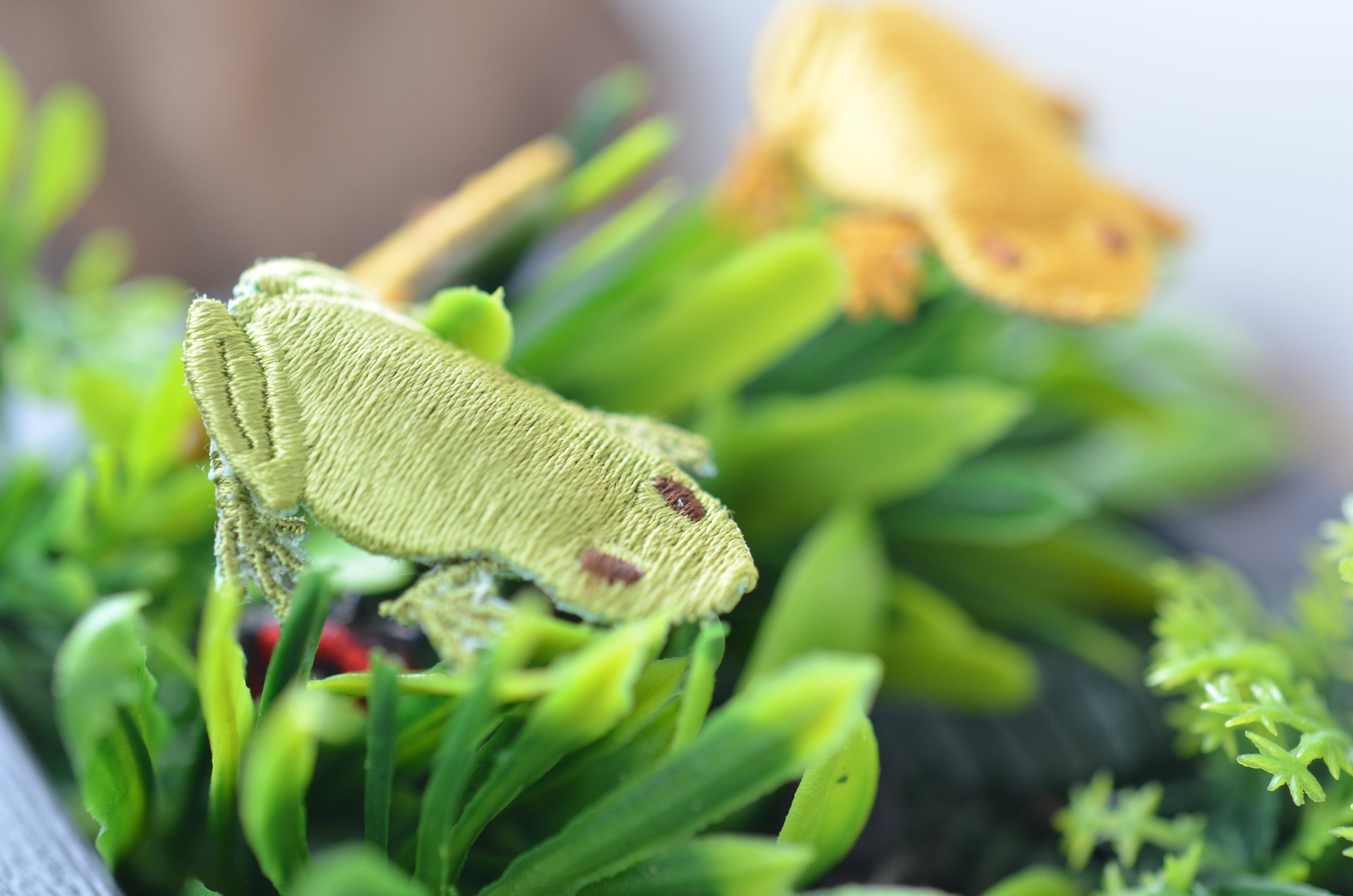 カエル(二ホンアマガエル・ラッキーガエル) ストラップ・ブローチ・ピアス