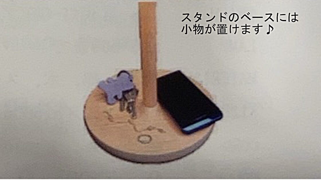 シンプルなデザインでシェードの上下からこぼれる光。ナチュラルで 