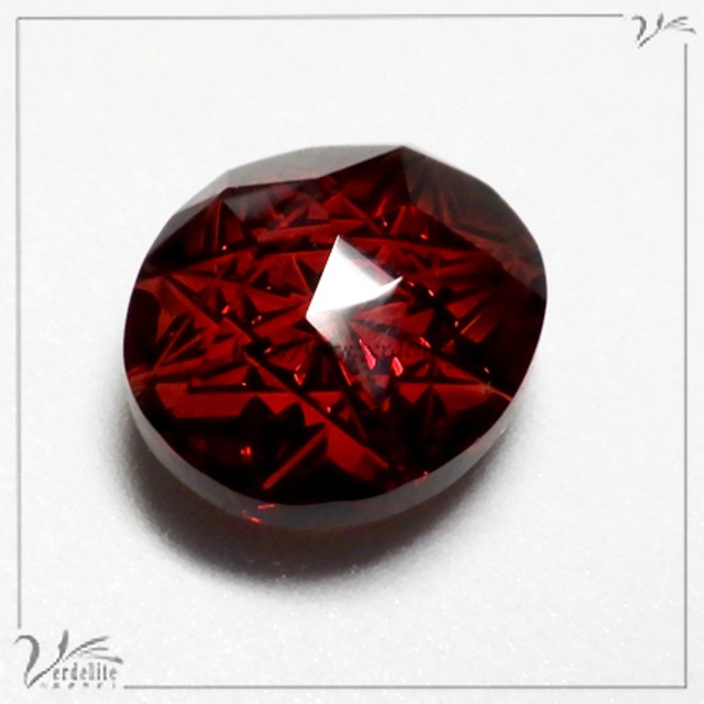 ガーネット/オーバル（甲州貴石切子） 3.66ct　V833
