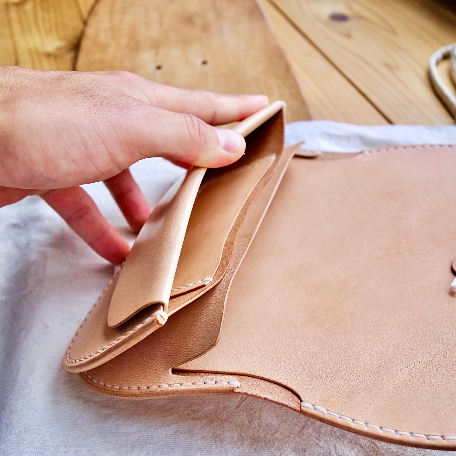 コンチョ巻きロングウォレット BWL-C ヌメ革長財布 本革トラッカー