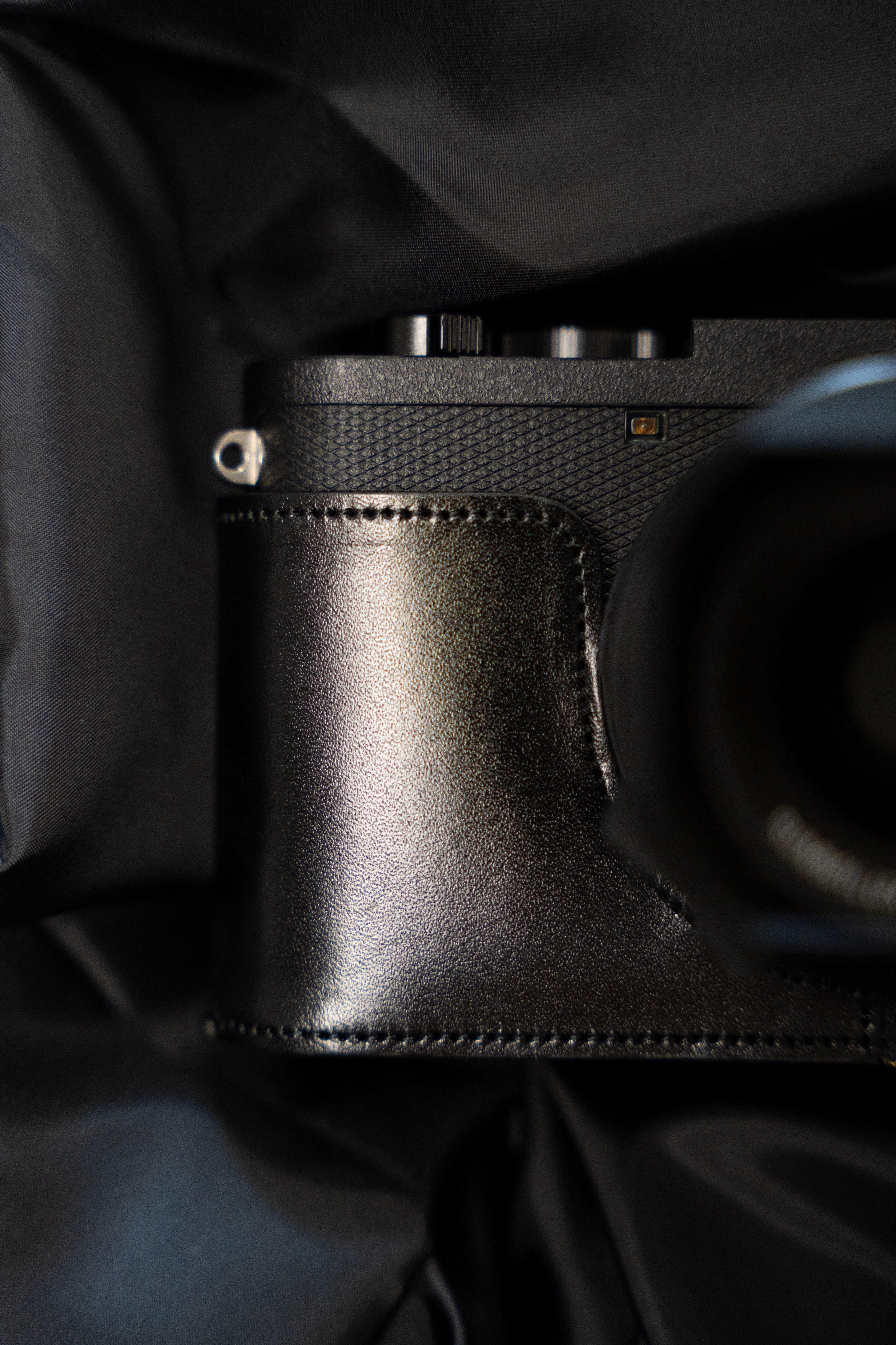 Leica Q2・Q3】ルガトーレザー × 京都西陣織 ボディースーツ｜Black