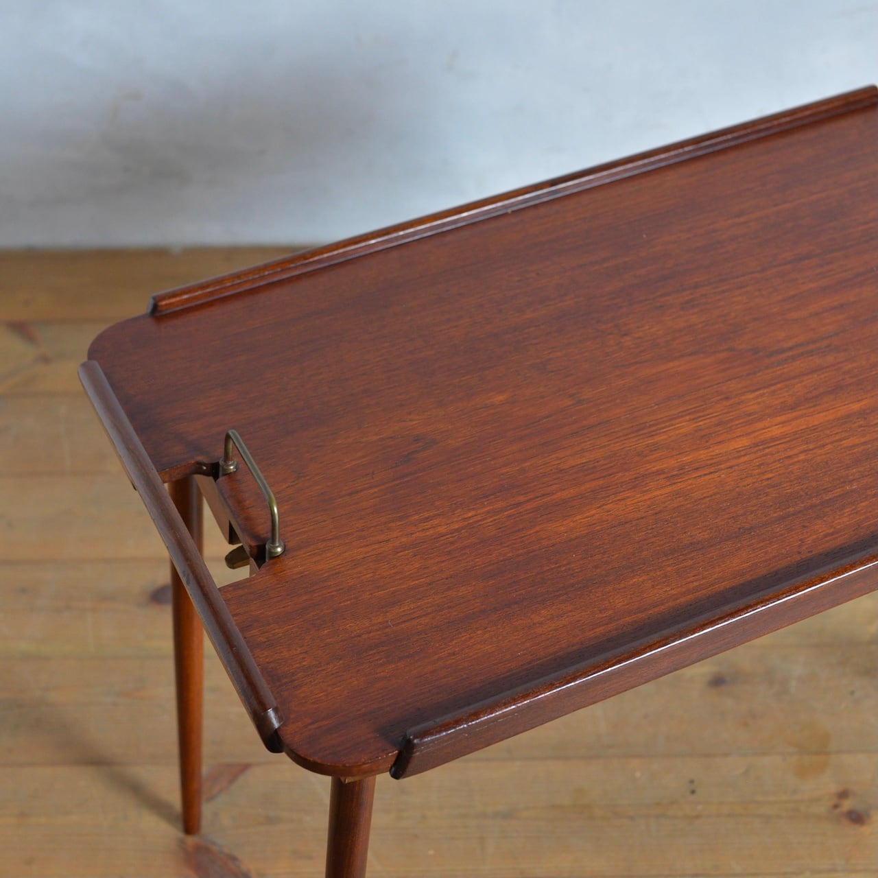 Tray Table / トレイ テーブル 〈サイドテーブル・店舗什器・キャンプ