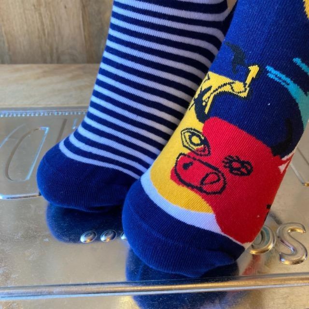 TOPANGA SOCKS Lady's　アシンメトリーソックス　Picasso　ピカソ　イエロー　レッド　アートソックス　　靴下　ユニーク　プチギフト　クルーソックス