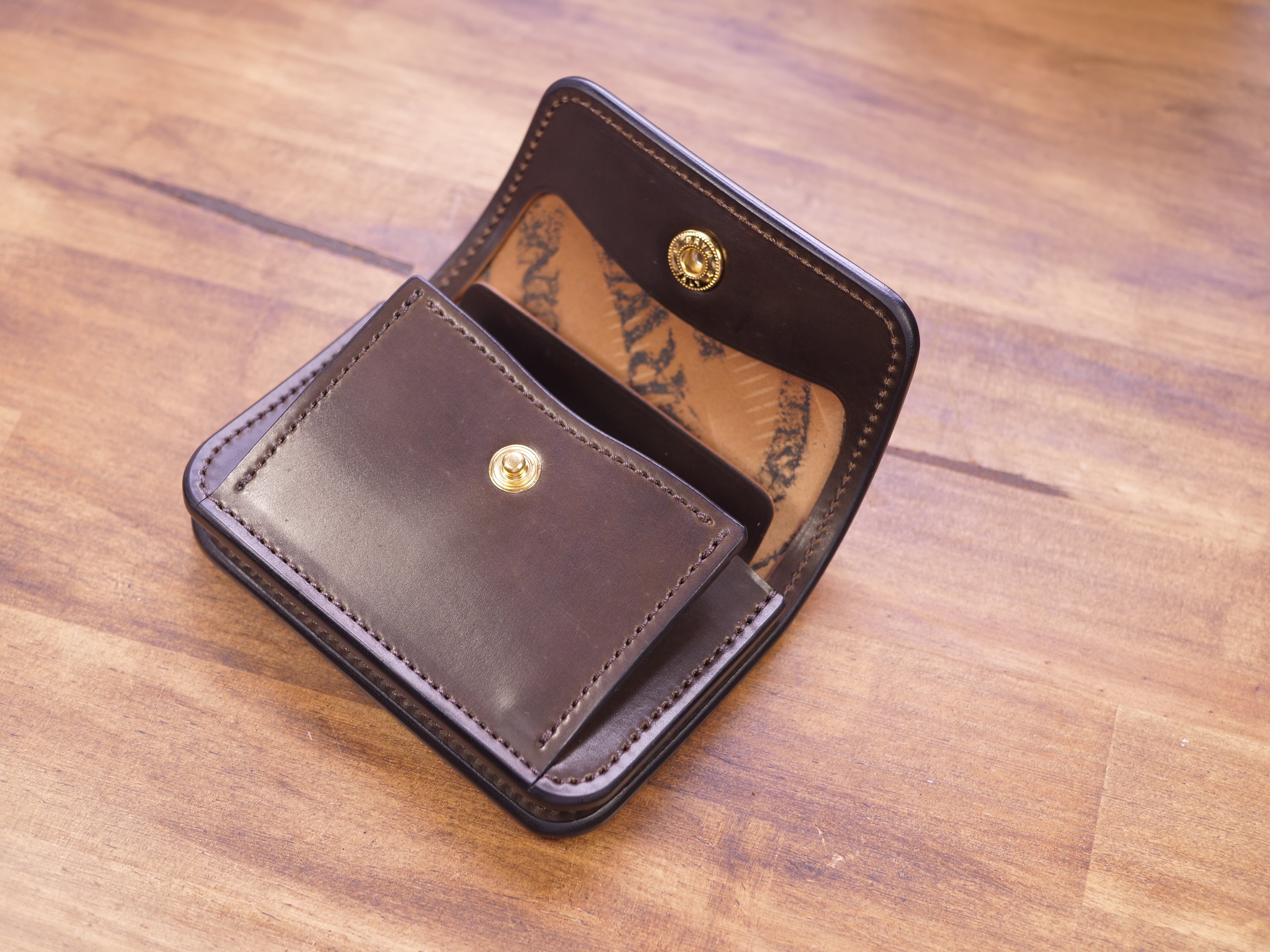 ロブスタレザー　POPSホーウィンシェルコードバン　ダークコニャック Pops / Horween shell cordovan Drak cognac | robusta leather