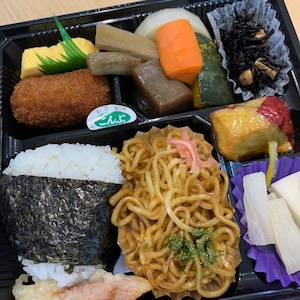 おにぎり弁当