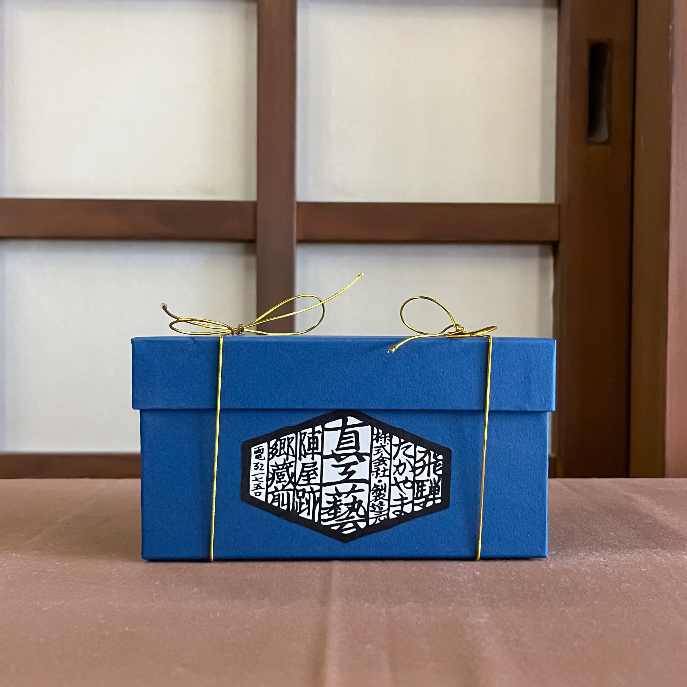 錦兜 （かぶと） 木版手染めぬいぐるみ | 真工藝 （真工芸）