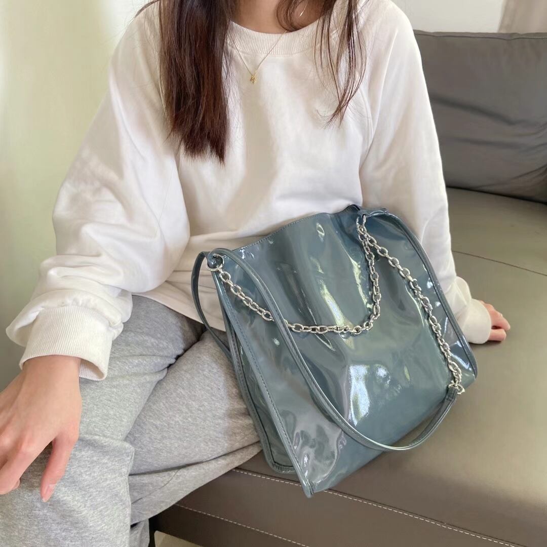 エナメル風　ショルダーバッグ　AS19-0905　