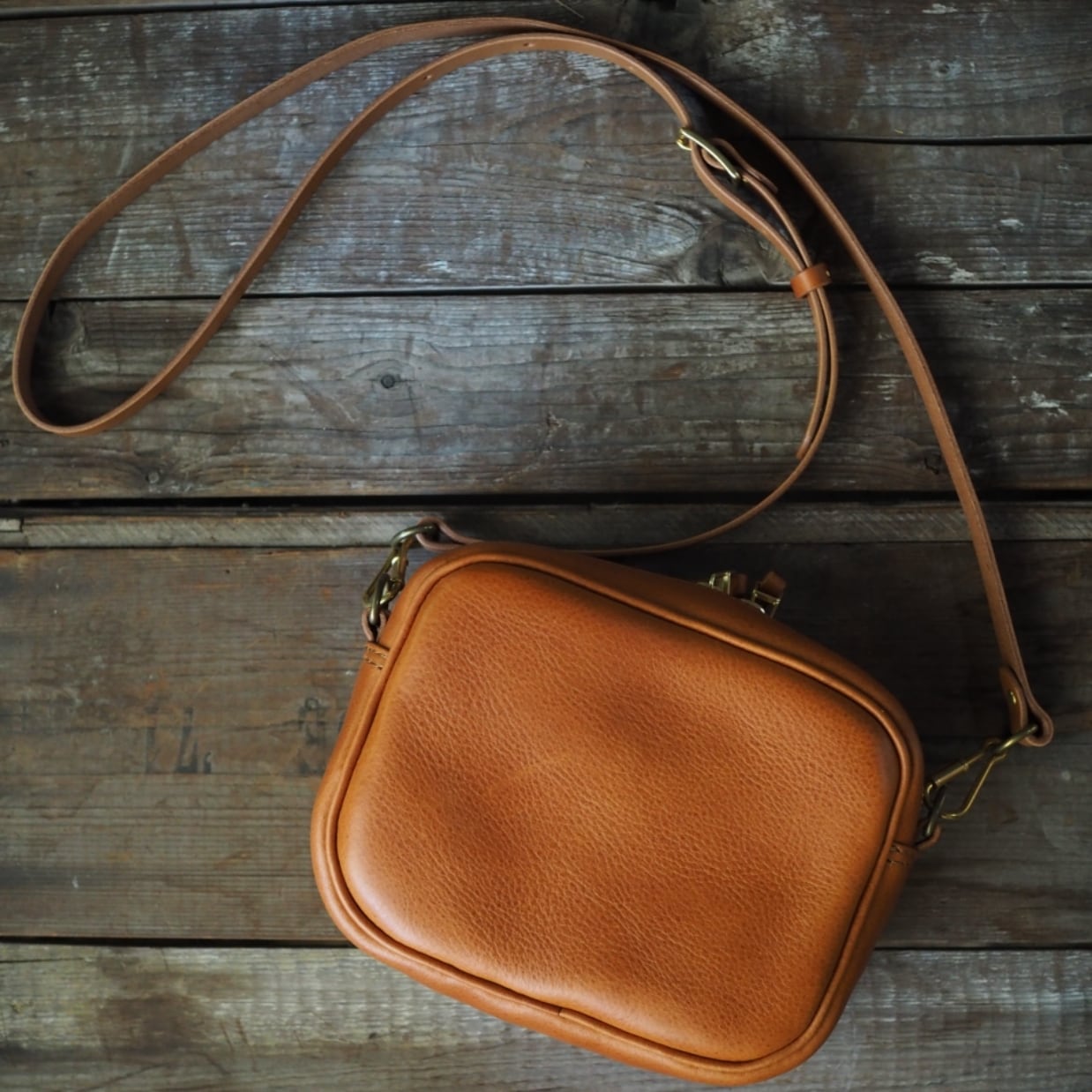Pinkoro/スクエア型ミニショルダーバッグ | GUILD LEATHER WORKS