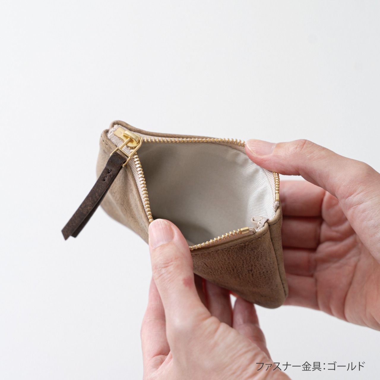 革のフラットポーチS KUDU