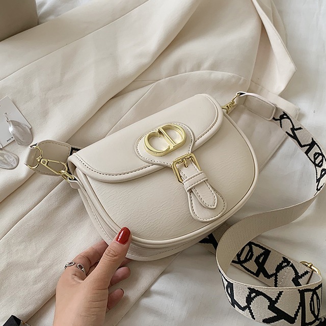 女性のバッグ夏の小さなバッグ2020新しいトレンディなワイルドブロードバンドワイドショルダーメッセンジャーバッグネット赤ファッションサドルバッグ Tiancai_Wing_Bag6338172