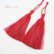 タヒチアンダンス イイ ハンドタッセル レッド系 小物 小道具 ペア 両手 赤 ケース セット ケース付き 紐 フラダンス 練習 レッスン イベント ステージ ポンポン 鮮やか 発表会 パフォーマンス モレ