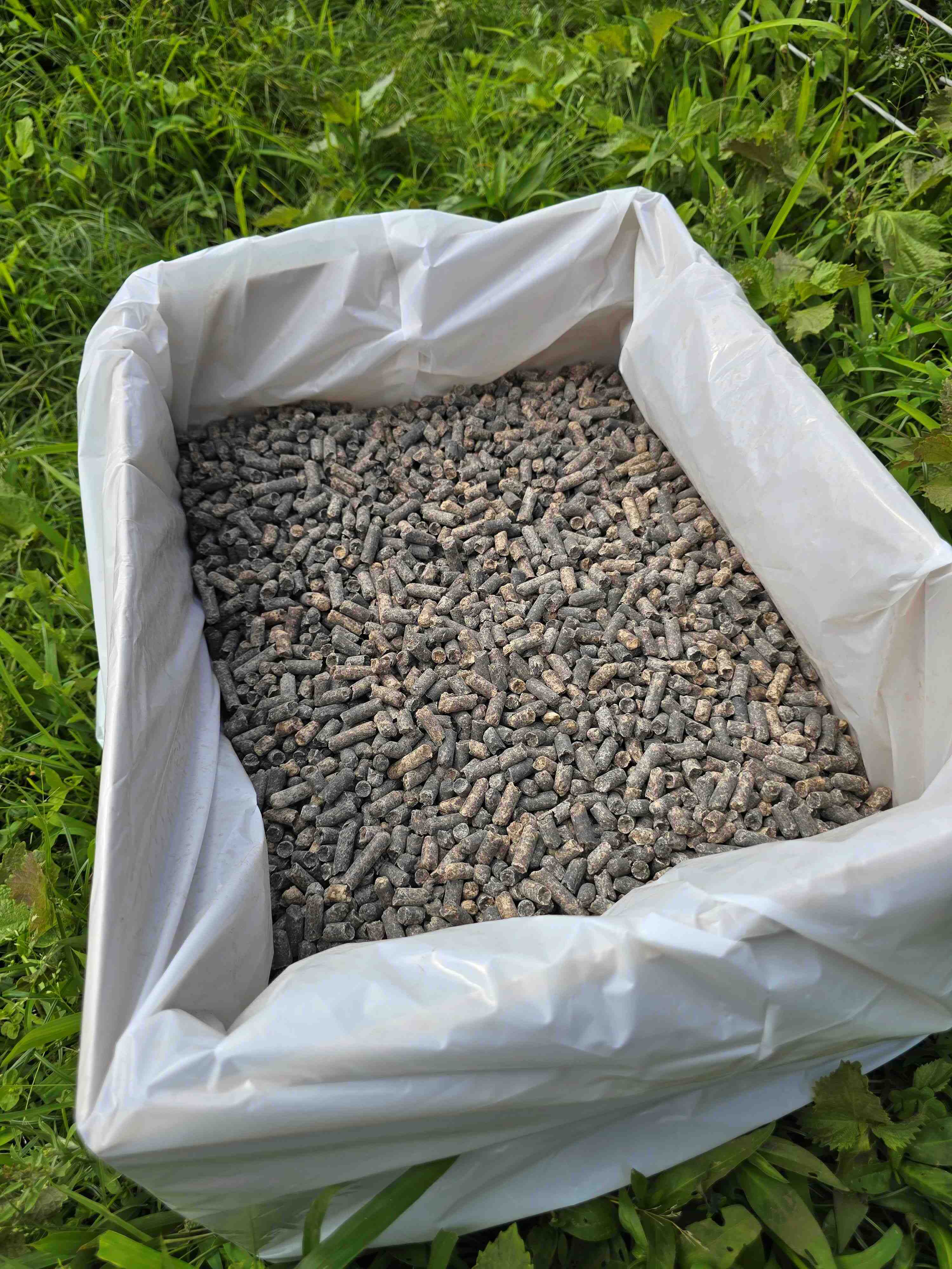 ヤギ用 オリジナル配合飼料 20kg | えころも牧場農園