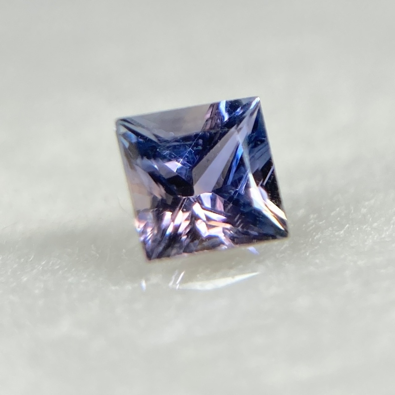 プリンセスカット サファイア 約3.3mm*2.3mm r-0335