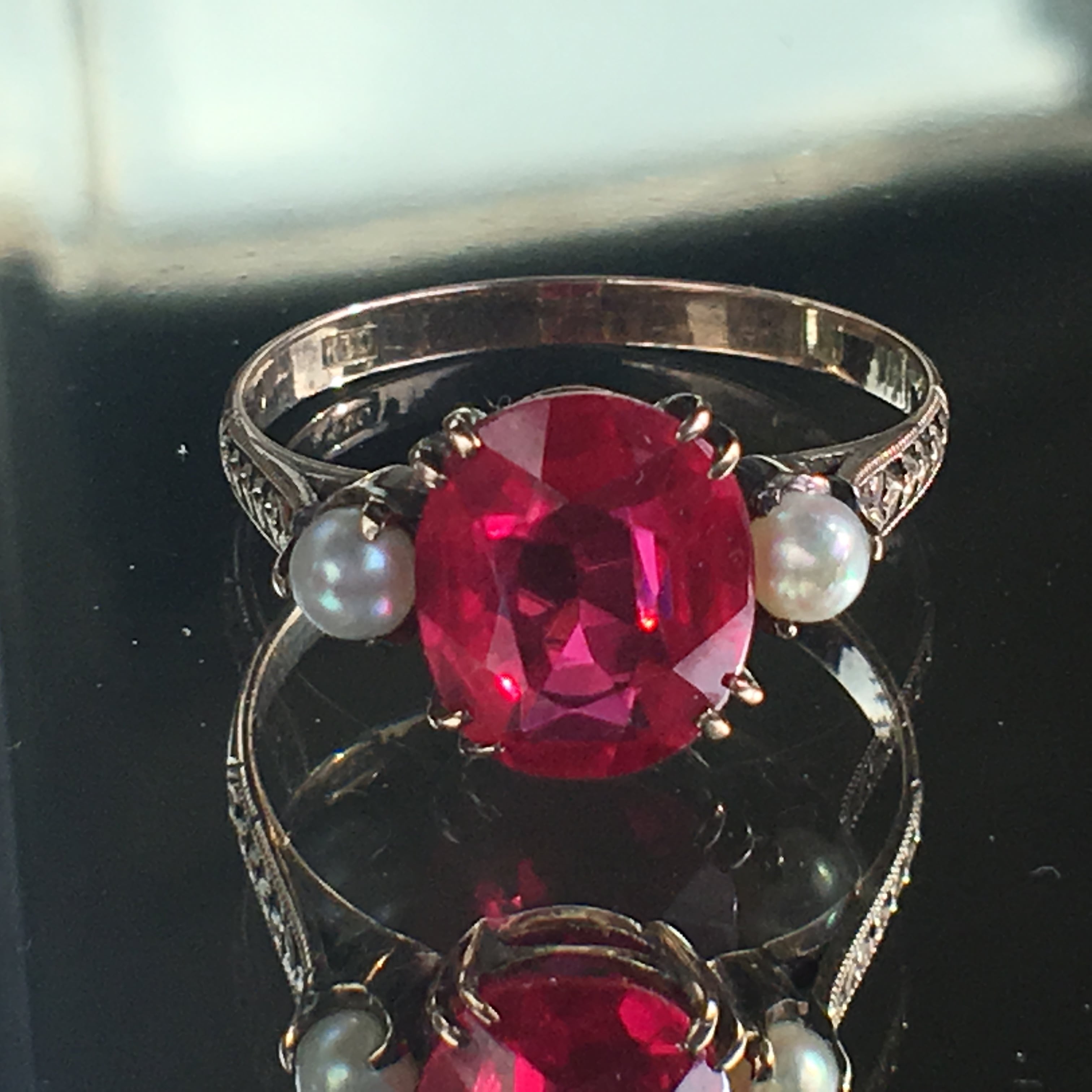 昭和初期 合成ルビーに芥子パール K10和彫りのリング